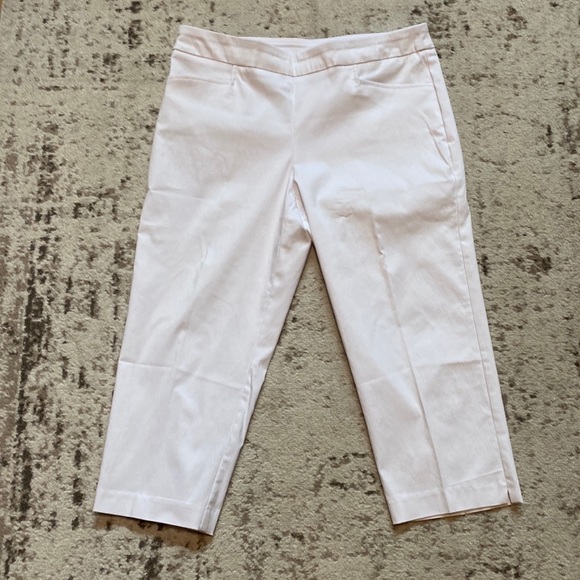 White Capris - Picture 1 of 5